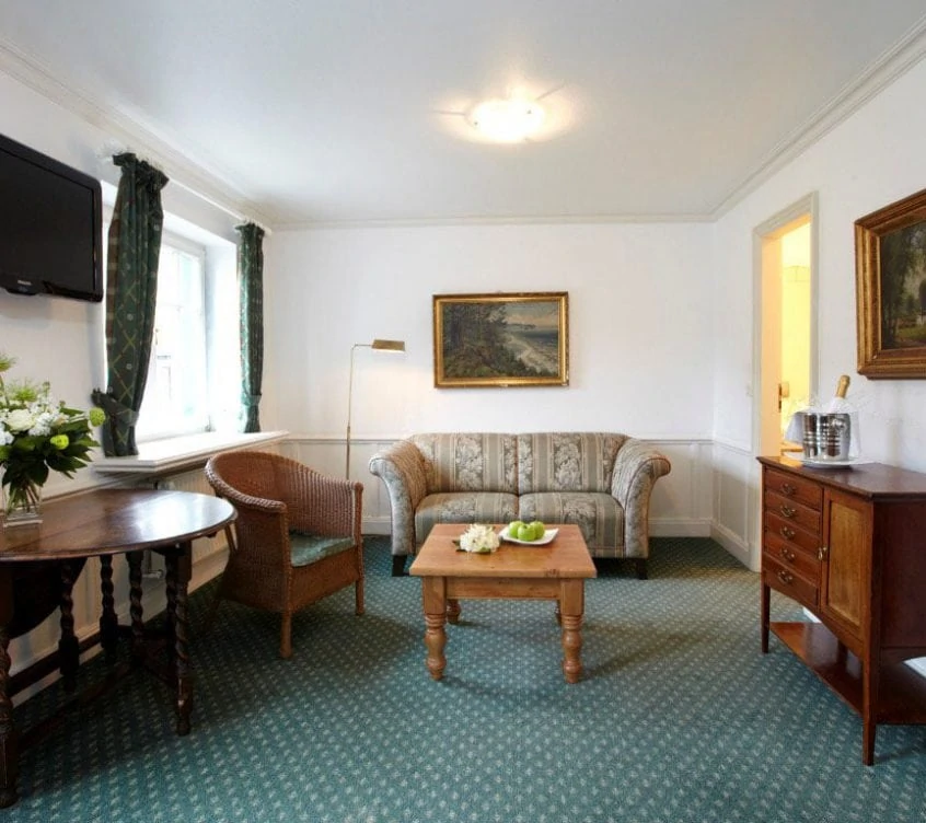 Forsthaus Damerow - Dreibett-Zimmer - Wohnbereich
