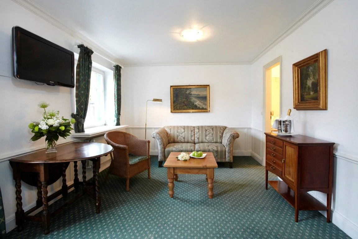 Forsthaus Damerow - Dreibett-Zimmer - Wohnbereich